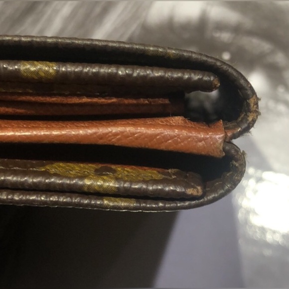 Louis Vuitton Monogram Porte Monnaie Billets Bifold Wallet - Picture 7 of 9